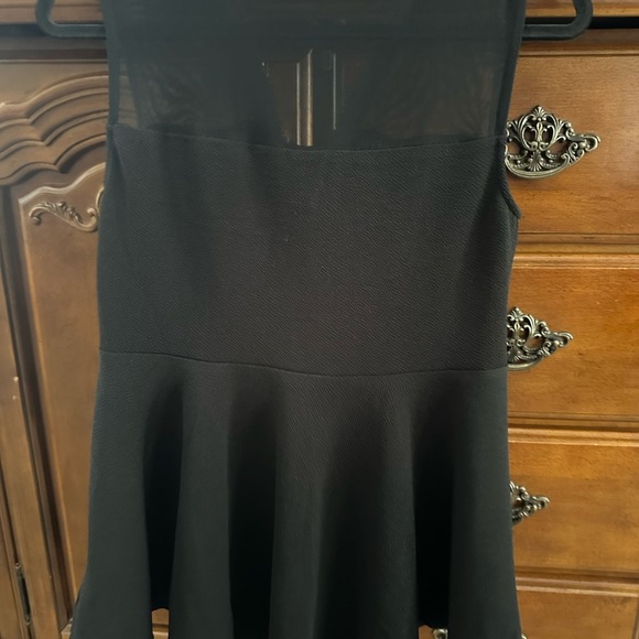New look black zippered sleeveless top. - Picture 7 of 9